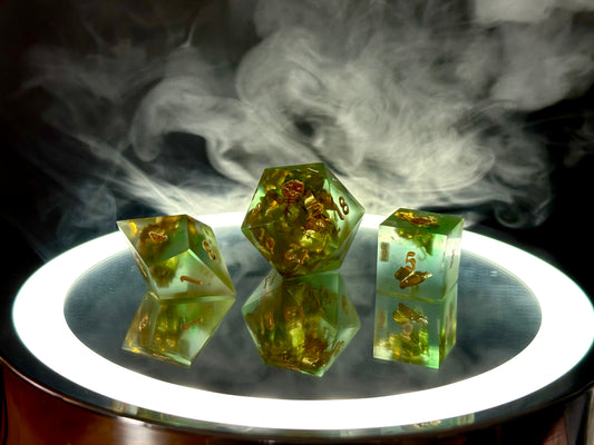Kostki RPG d20 d8 d6 zielone ze złotą folią – customowe żywiczne