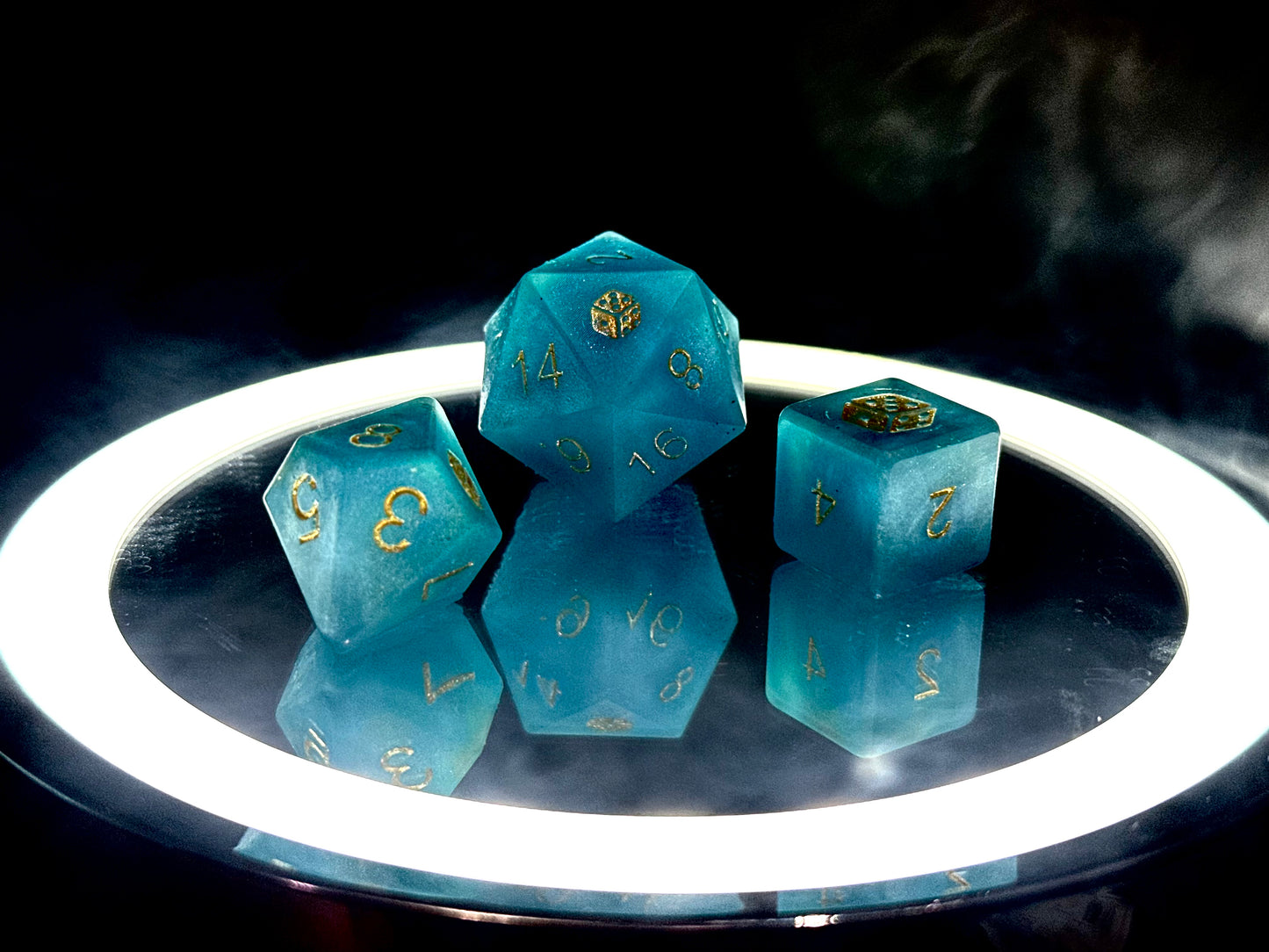 Ręcznie robione kostki RPG D20, D8 i D6 w kolorze morskim na lustrze, złote cyfry