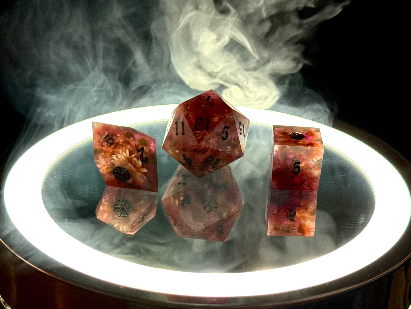 Kostki RPG d20 d8 d6 różowe z kwiatowym efektem – customowe żywiczne