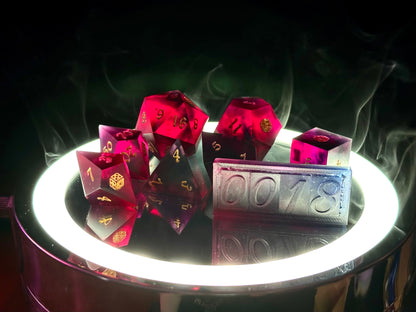 Rubinowy zestaw kostek RPG z efektem czarnego dymu – ręcznie robione premium