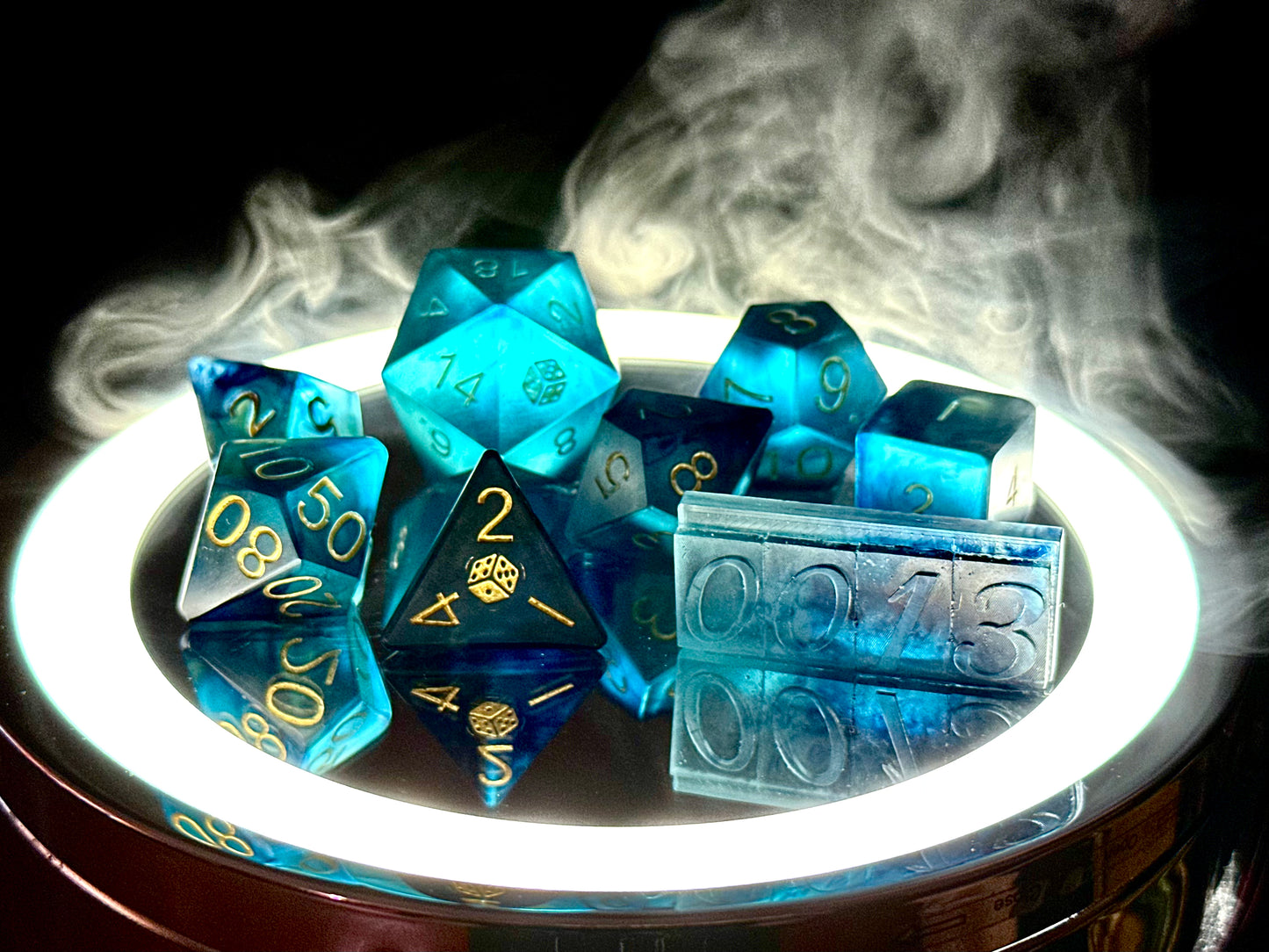 Turkusowy zestaw kostek RPG z efektem czarnego dymu – ręcznie robione premium